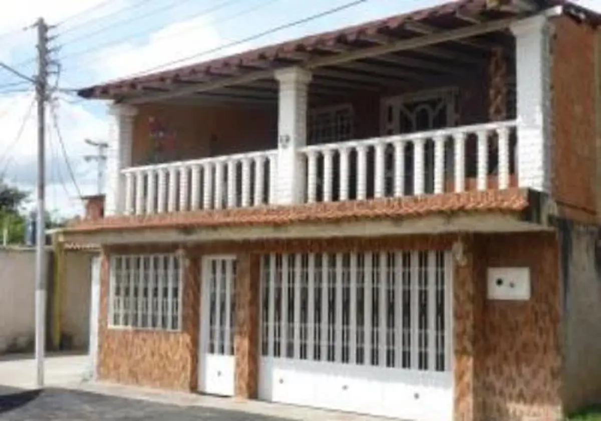Casa en venta en Los Reyes, Martínez de la Torre