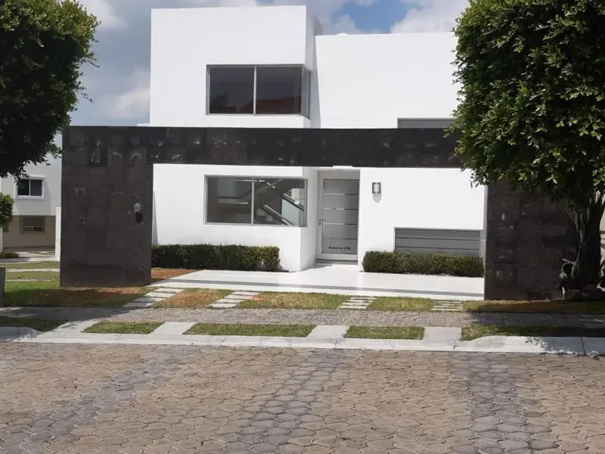 Casa en venta en Lomas de Angelópolis, San Andrés Cholula — foto 1 de 13