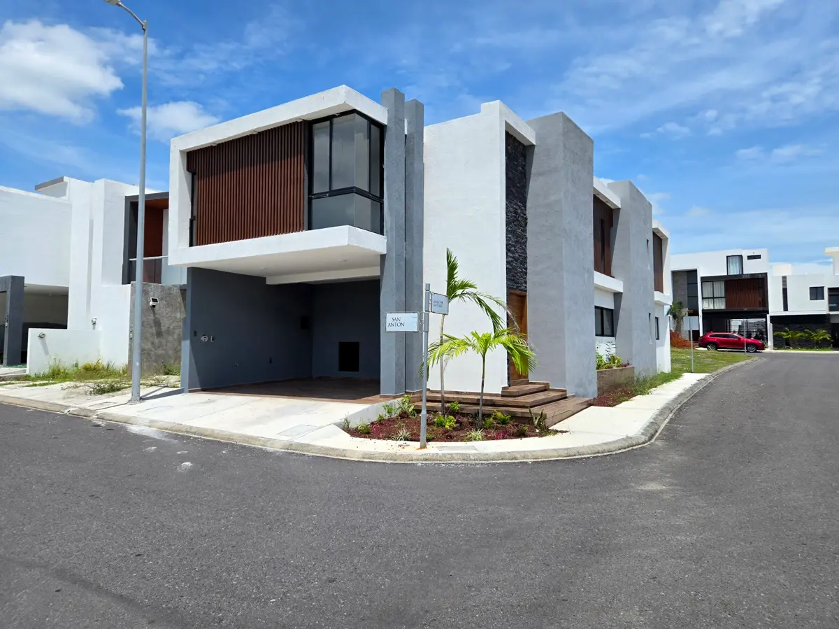 Casa en venta en Lomas de la Rioja, Alvarado — foto 1 de 24