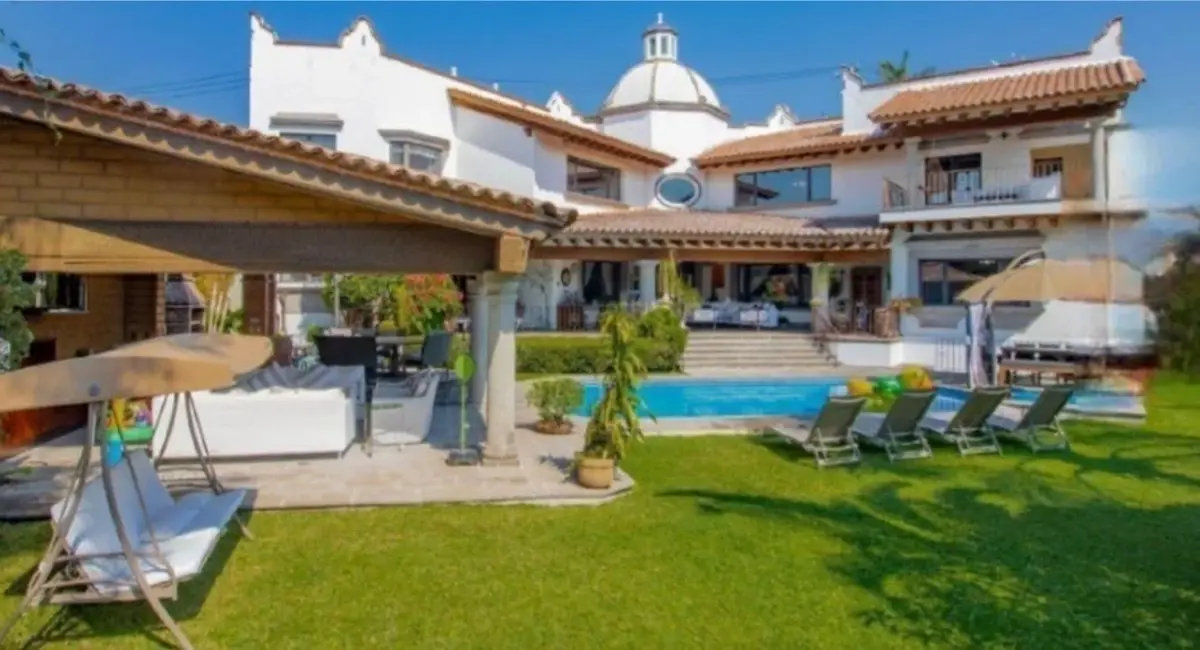 Casa en venta en Club de golf Tabachines, Cuernavaca — foto 1 de 12