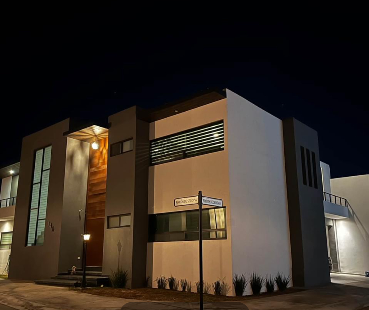Casa en venta en Rincón de Alcántara, Saltillo — foto 1 de 27