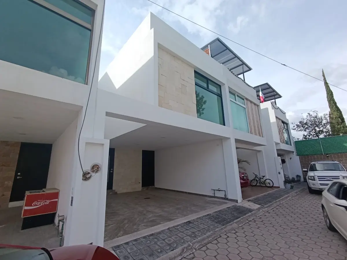 Casa en venta en Cholula de Rivadabia Centro, San Pedro Cholula — foto 1 de 21