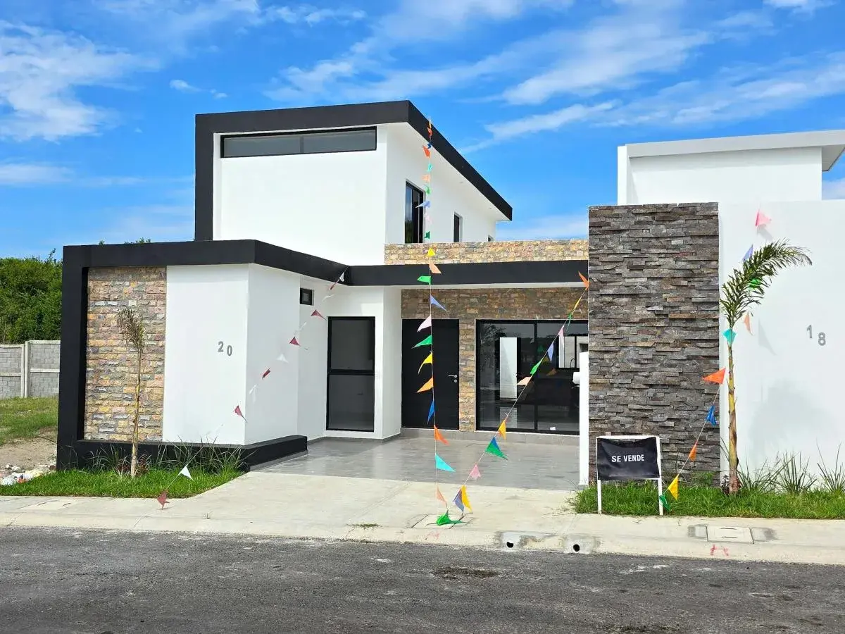 Casa en venta en Lomas de la Rioja, Alvarado — foto 1 de 4