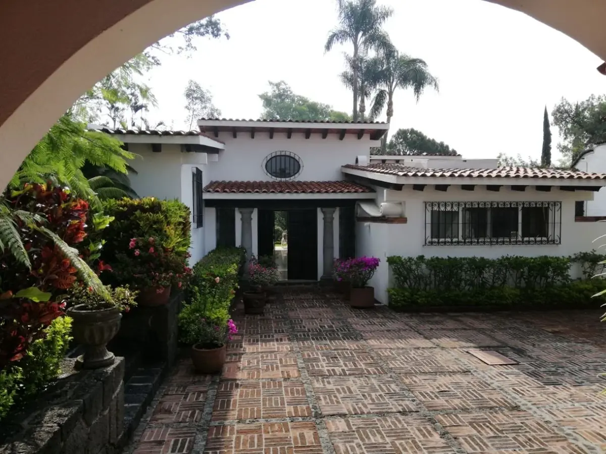 Casa en venta en Jardines de Ahuatepec, Cuernavaca — foto 1 de 25
