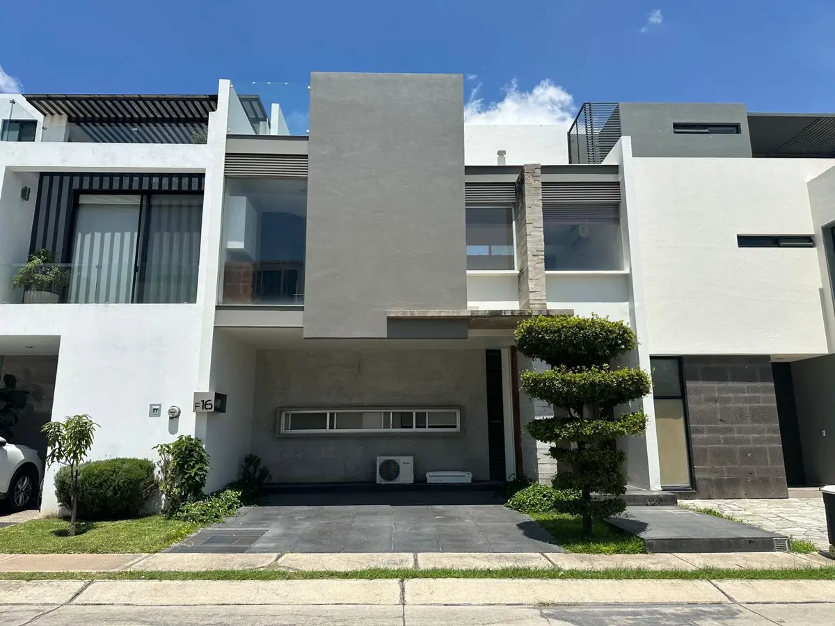 Casa en Venta en Santillana Parque Residencial, Zapopan, Jalisco Casa en Venta en Santillana Parque Residencial, Zapopan, Jalisco