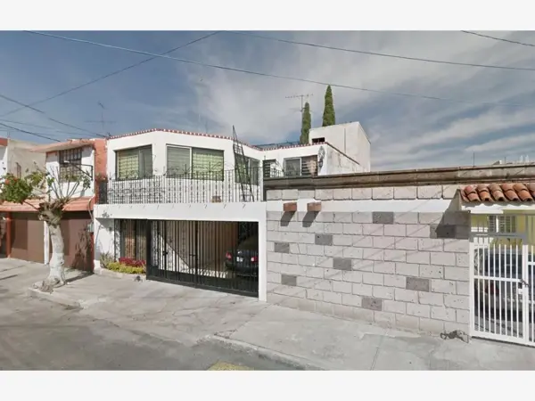 Casa en venta en Zona de Oro, Celaya — foto 2 de 13