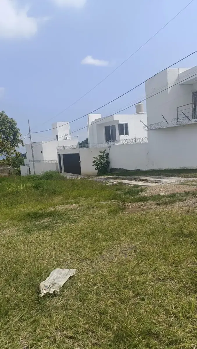 Terreno en venta en Lomas de Tzompantle, Cuernavaca — foto 1 de 4
