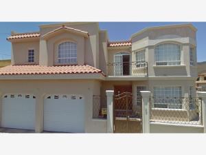 Casa en venta en Valle Dorado, Ensenada, Baja California