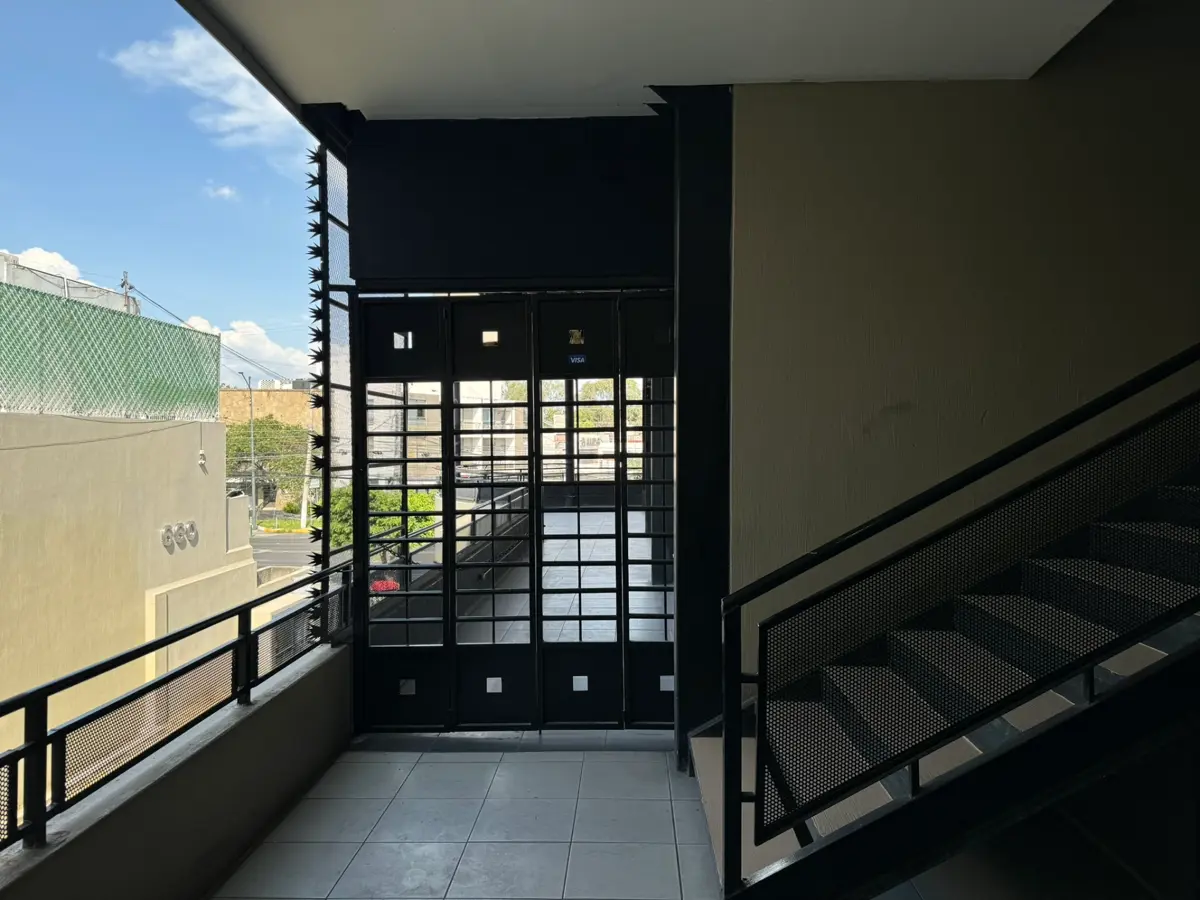 Local en renta en Jardines del Bosque Norte, Guadalajara — foto 1 de 9