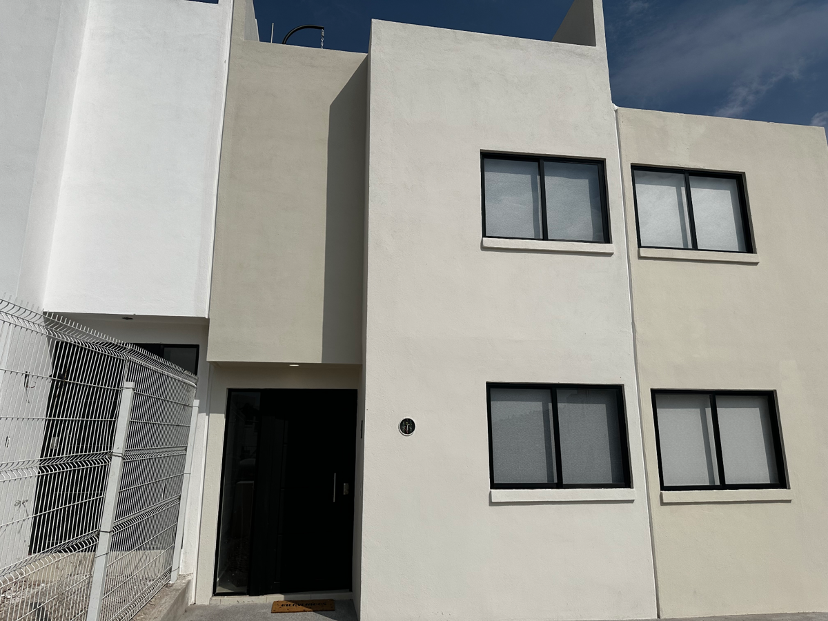 Casa en venta en Los Olvera, Corregidora — foto 1 de 28