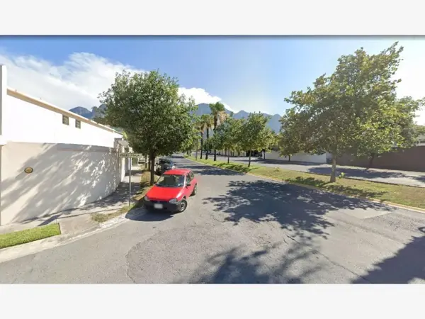 Casa en venta en Cumbres Madeira, Monterrey — foto 3 de 11