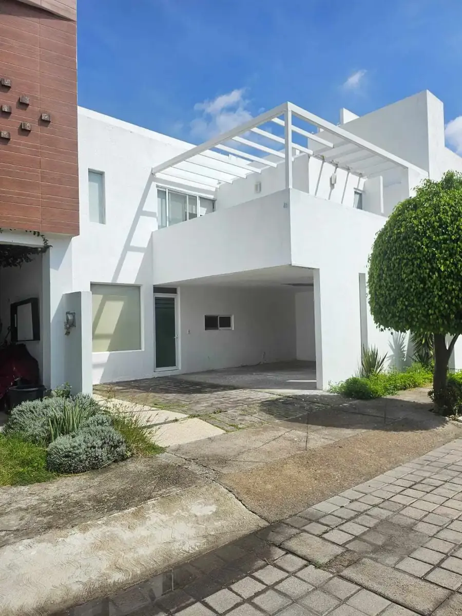 Casa en renta en Lomas de Angelópolis, San Andrés Cholula — foto 1 de 11