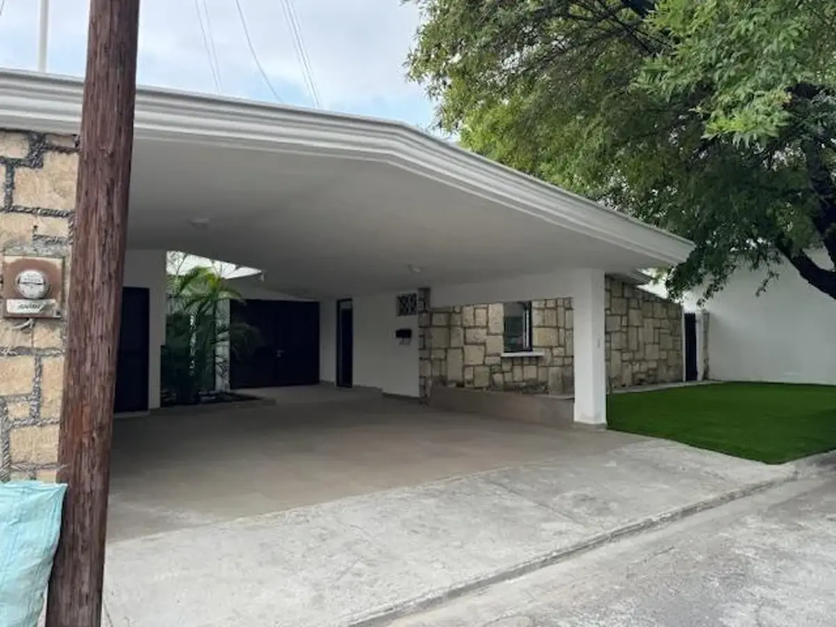 Casa en venta en Mirasierra, San Pedro Garza García — foto 1 de 42