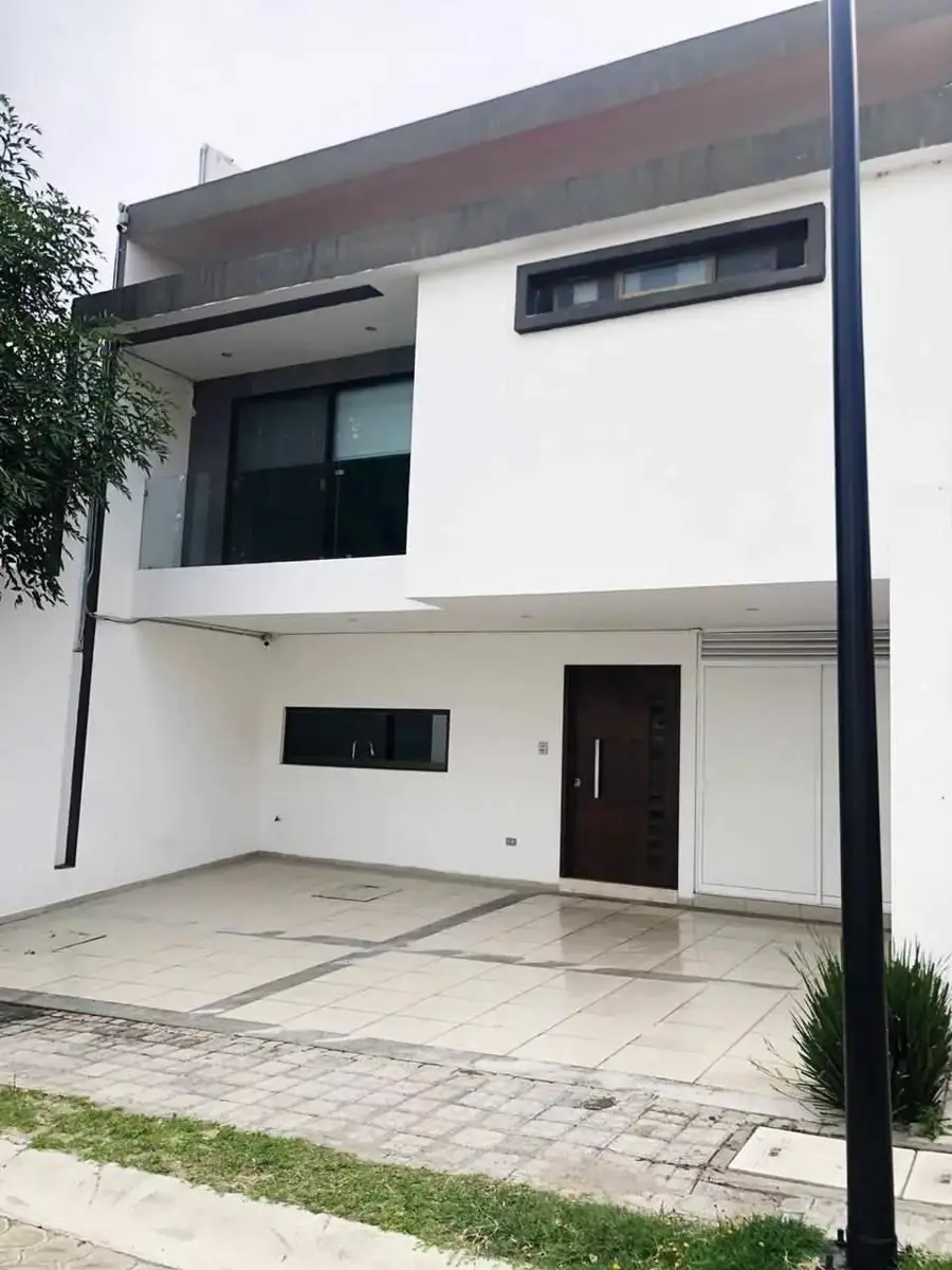 Casa en renta en Lomas de Angelópolis, San Andrés Cholula — foto 1 de 26