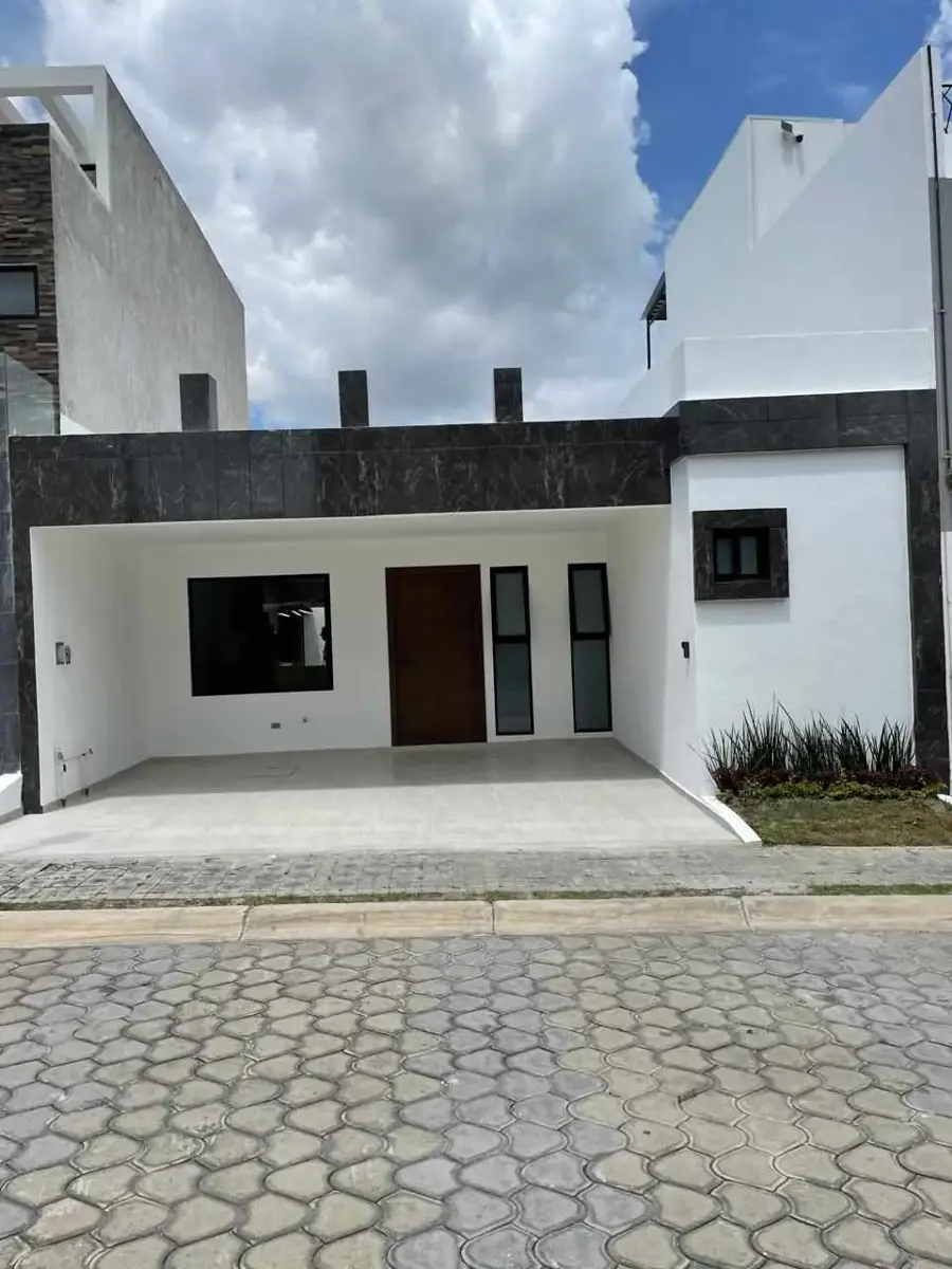 Casa en venta en Lomas de Angelópolis, San Andrés Cholula — foto 1 de 17
