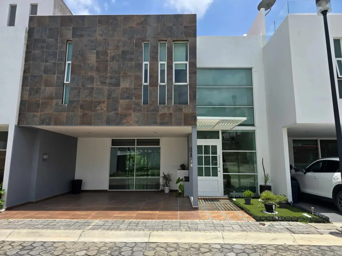 Casa en renta en Lomas de Angelópolis, San Andrés Cholula — foto 1 de 28