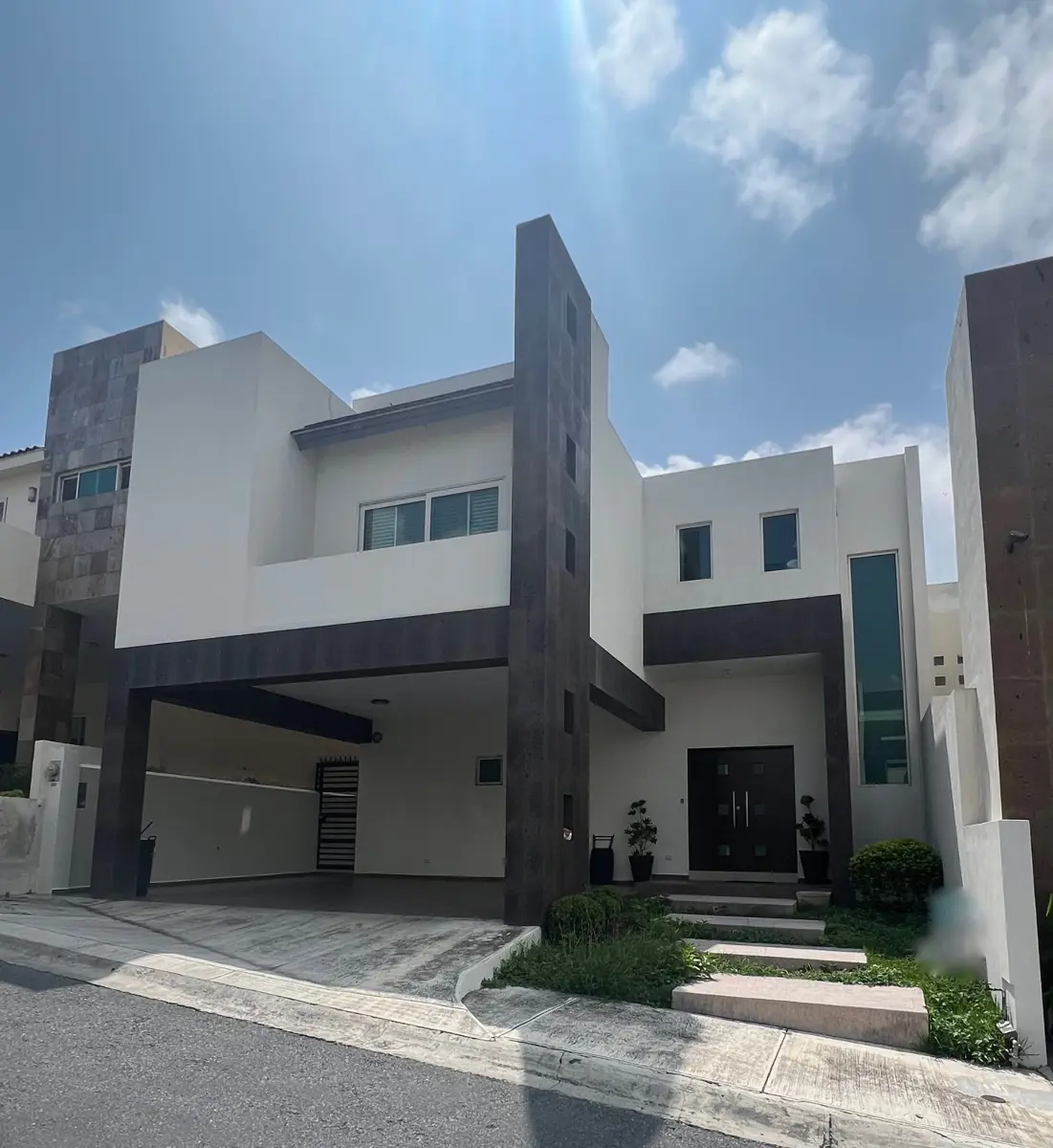 Casa en venta en Los Milagros de Valle Alto, Monterrey — foto 1 de 43