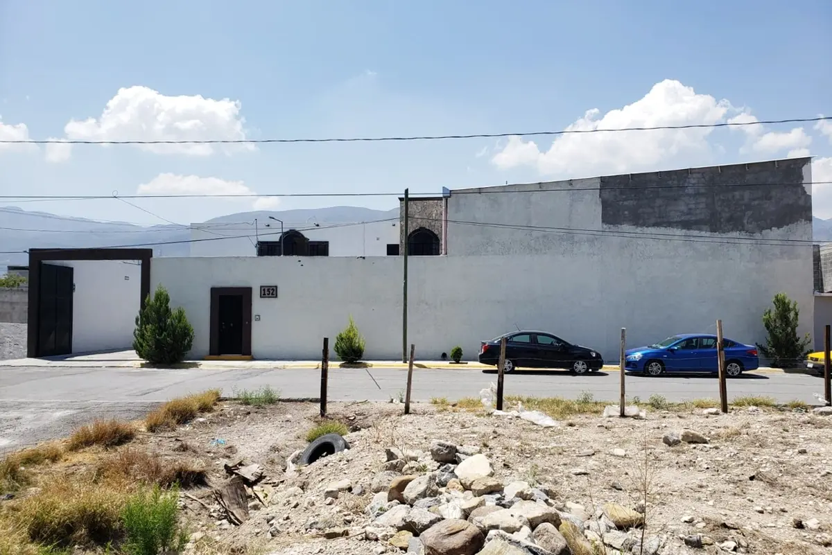 Bodega en renta en Gaspar Valdez, Saltillo — foto 1 de 18