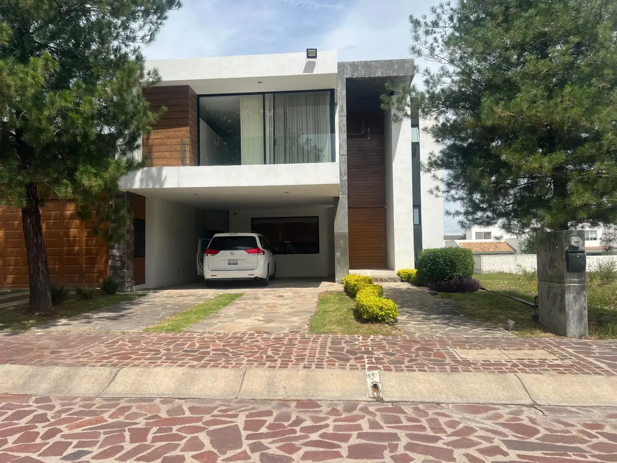 Casa en venta en La Campiña del Bosque, León — foto 1 de 15