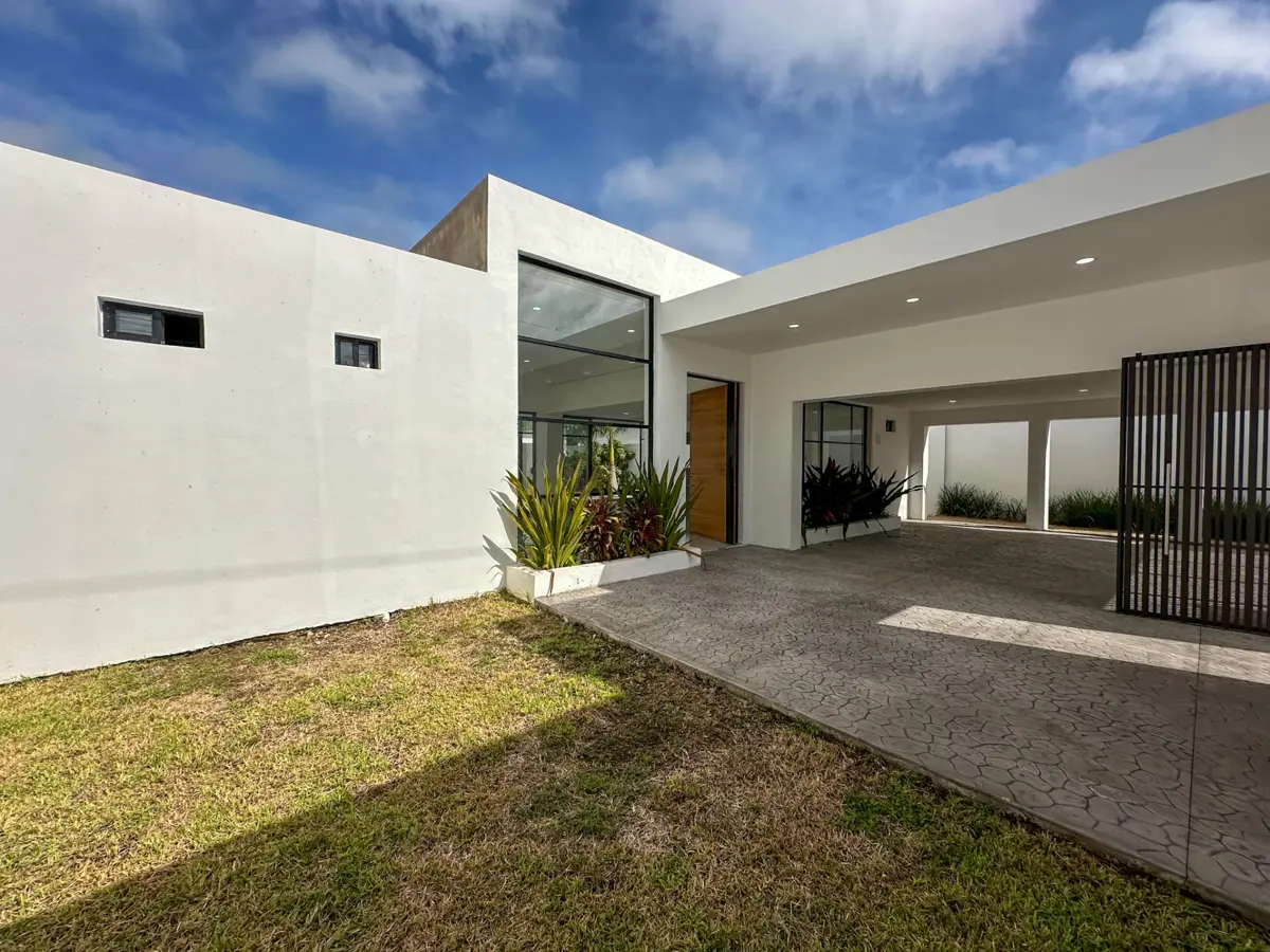 Casa en venta en San Pedro Cholul, Mérida — foto 1 de 42
