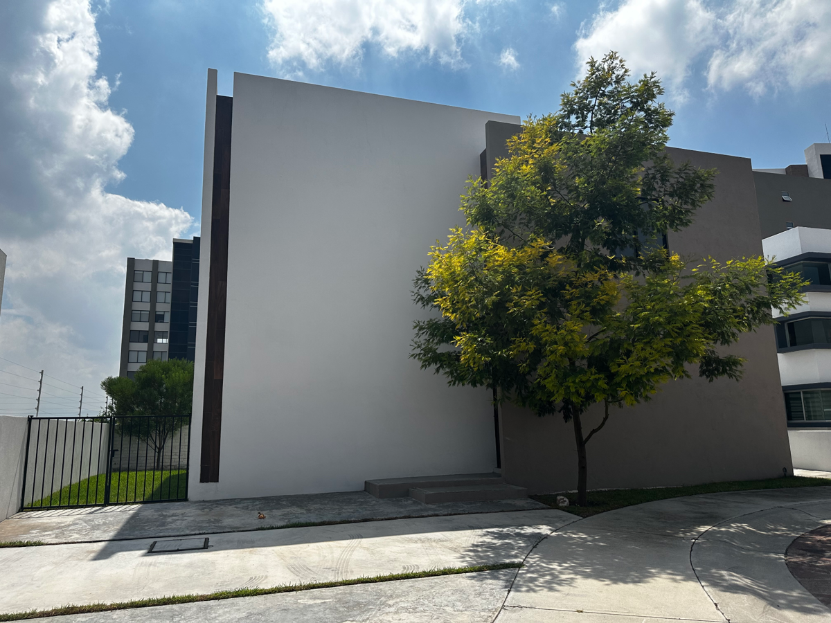Casa en venta en Cañadas del Lago, Corregidora — foto 1 de 27