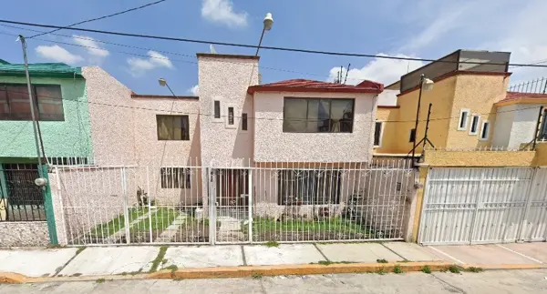 Casa en Capultitlán Centro, Toluca, México