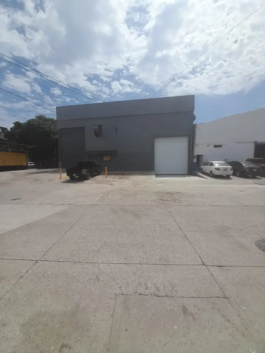 Bodega en renta en Los Pinos, Culiacán — foto 1 de 15