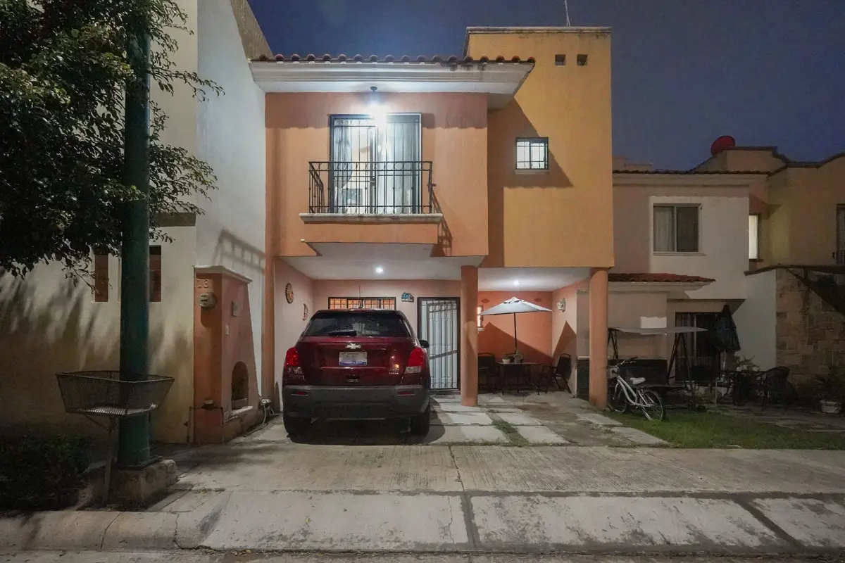 Casa en venta en Arboledas de la Luz, León — foto 1 de 19