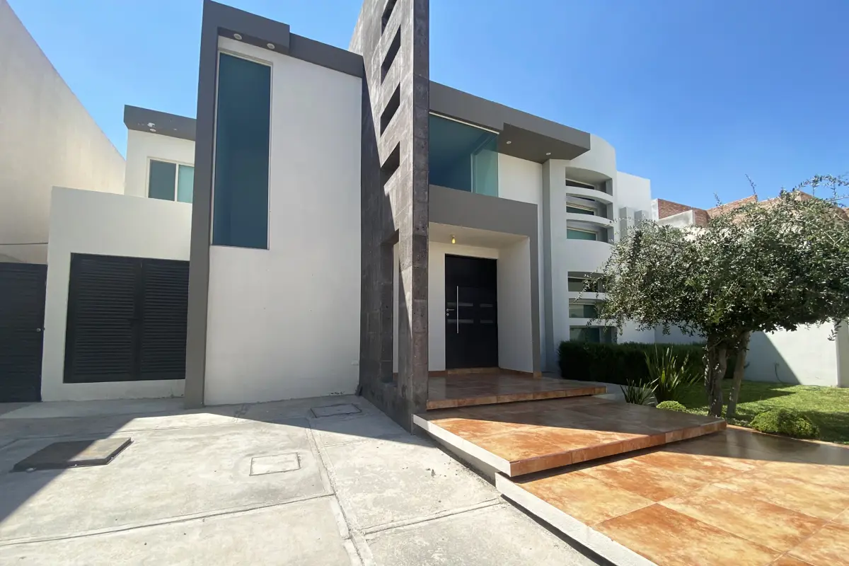 Casa en venta en Las Misiones, Saltillo — foto 1 de 43