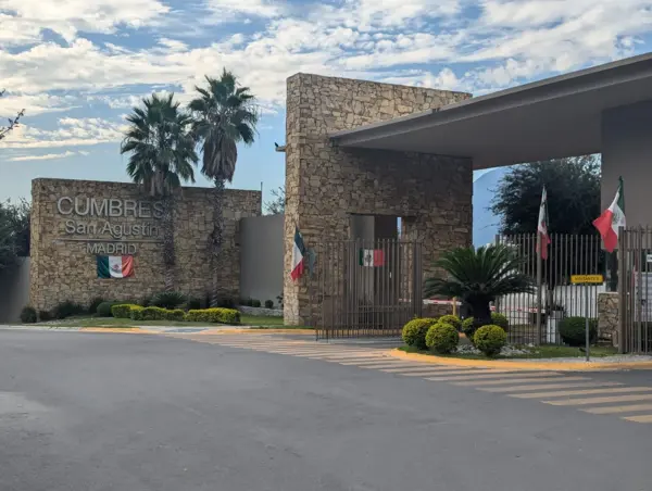 Casa en venta en Cumbres San Agustin, Monterrey — foto 2 de 31