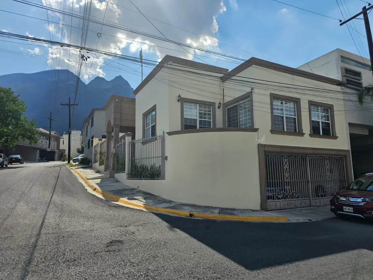 Casa en venta en Las Cumbres, Monterrey — foto 1 de 19