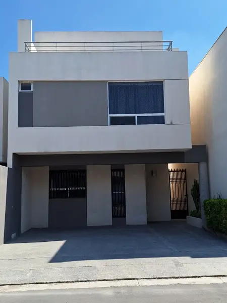 Casa en Cerradas de Santa Rosa, Apodaca, Nuevo León