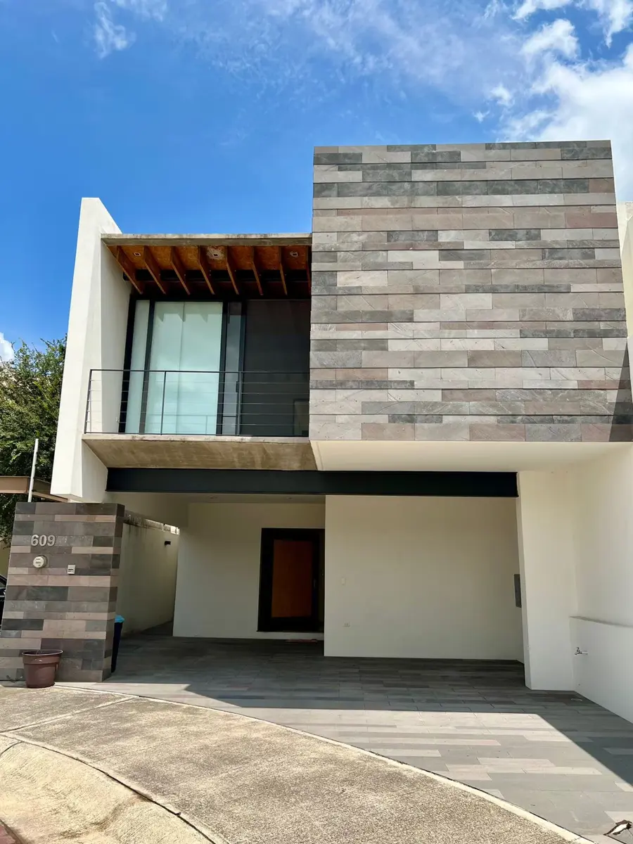 Casa en venta en Puerta de Hierro, Irapuato — foto 1 de 25