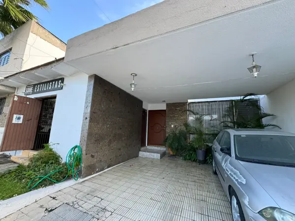 Casa en venta en Jardines del Country, Guadalajara — foto 2 de 13