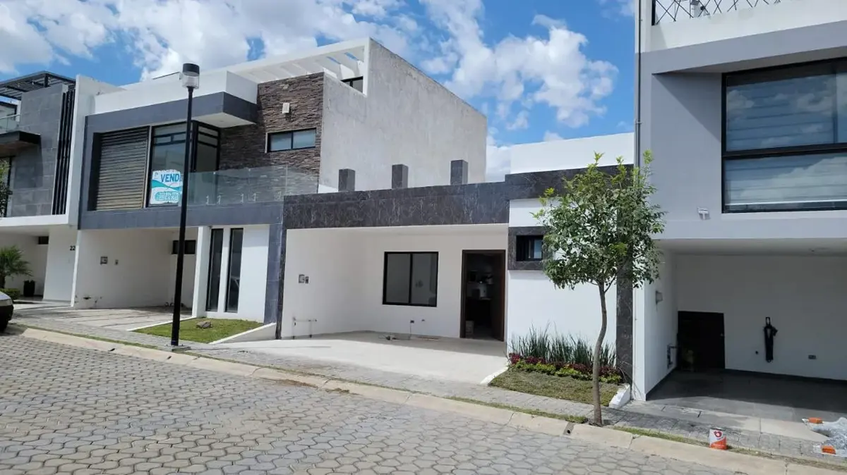 Casa en venta en Lomas de Angelópolis, San Andrés Cholula — foto 1 de 35
