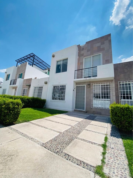 Casa en Paseos del Bosque, Corregidora, Querétaro