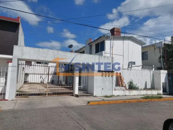 Casa en venta en Cazones, Poza Rica de Hidalgo, Veracruz de Ignacio de la Llave Casa en venta en Cazones, Poza Rica de Hidalgo, Veracruz de Ignacio de la Llave
