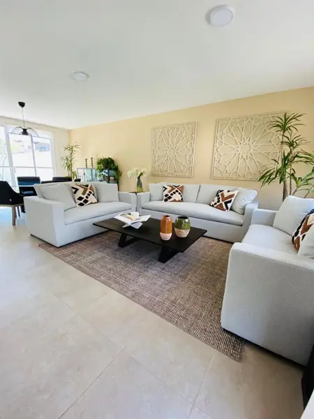 Casa en Venta en Calimaya: Moderna Residencia en Comunidad Cerrada