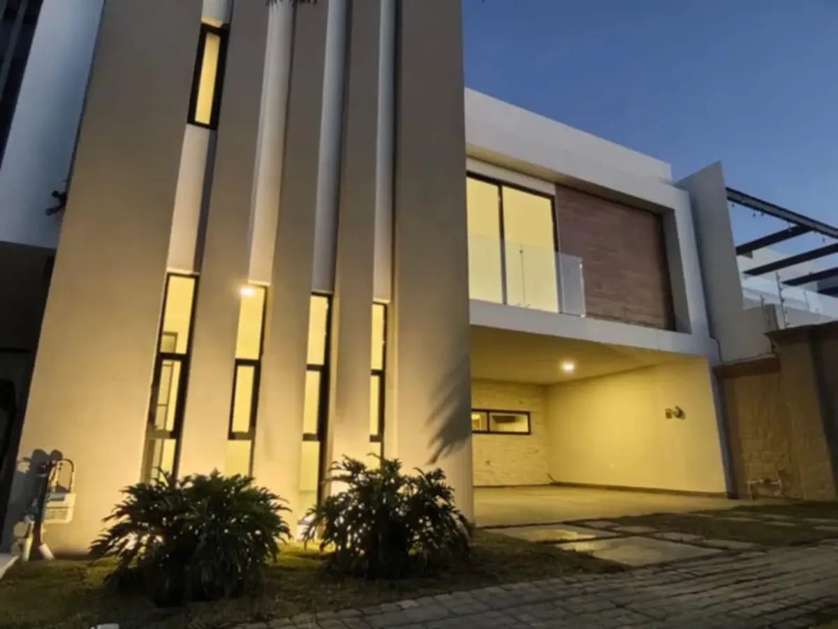 Casa en venta en Lomas de Angelópolis, San Andrés Cholula — foto 1 de 19