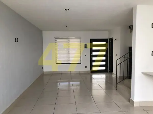 Casa en venta en Katania, León — foto 3 de 18