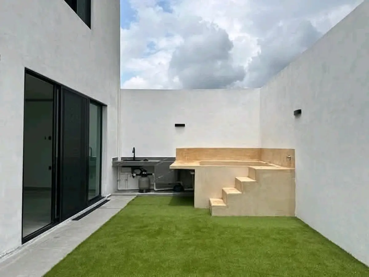 Casa en venta en Jardines de Zoquipa, Cuernavaca — foto 1 de 28