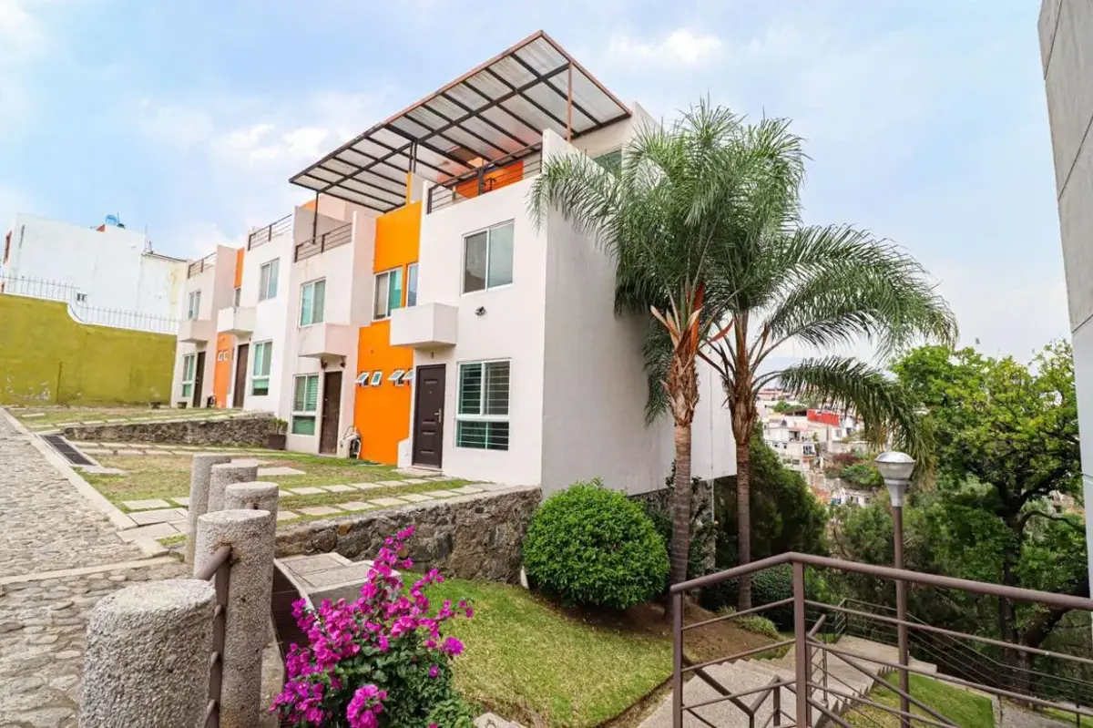 Casa en venta en Lomas de Tzompantle, Cuernavaca — foto 1 de 19