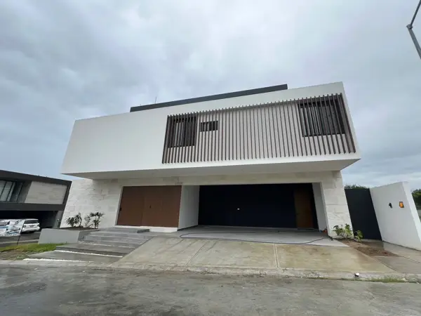 Casa en Bosques de las Misiones Sector Encino, Santiago, Nuevo León