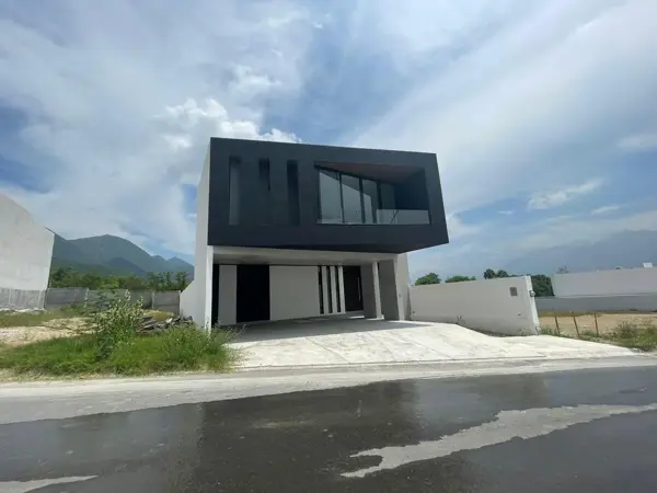 Casa en Bosques de las Misiones Sector Encino, Santiago, Nuevo León