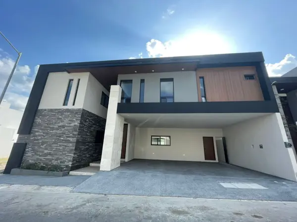 Casa en Bosques de las Misiones, Santiago, Nuevo León
