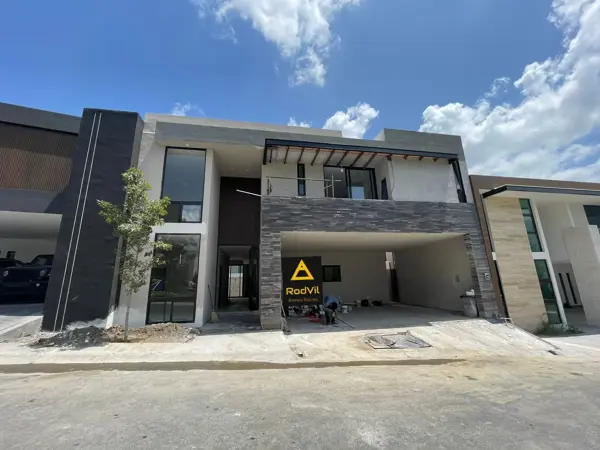 Casa en Bosques de las Misiones, Santiago, Nuevo León