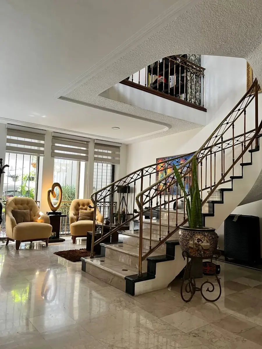 Casa en venta en Jardines del Bosque Norte, Guadalajara — foto 1 de 87