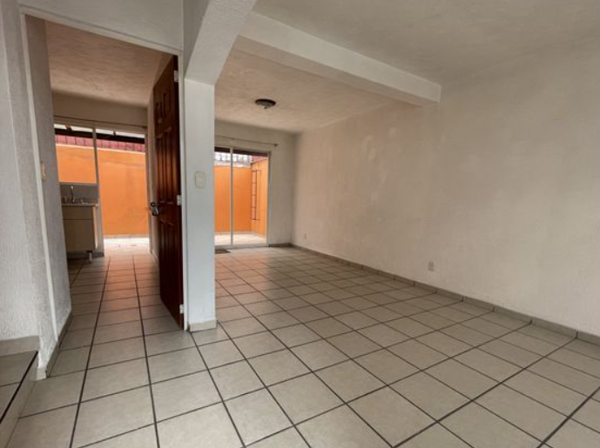 Casa en venta en Los Sauces V, Toluca — foto 2 de 16