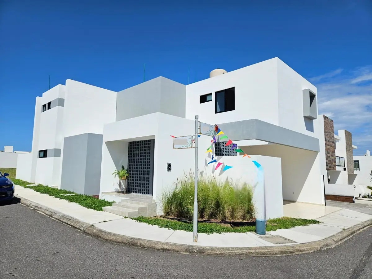Casa en venta en Lomas de la Rioja, Alvarado — foto 1 de 20