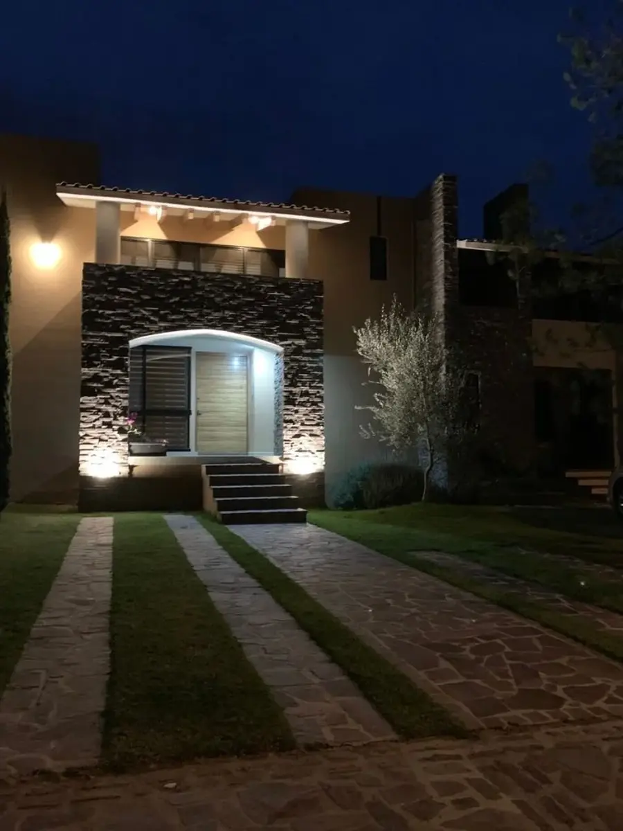 Casa en venta en La Campiña del Bosque, León — foto 1 de 15